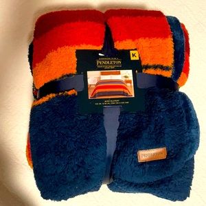NWT Pendleton Sherpa blanket